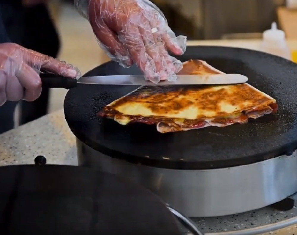Ovu palačinku zove Jugoslovenka, a kad čujete koja svetska zvezda je redovno jede s guštom, zanemećete! (FOTO, VIDEO)
