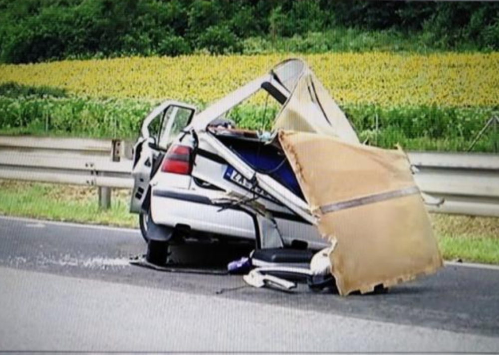 Sudarili se kamion i automobil, najmanje 12 osoba prevoze u bolnicu, među njima I DETE!