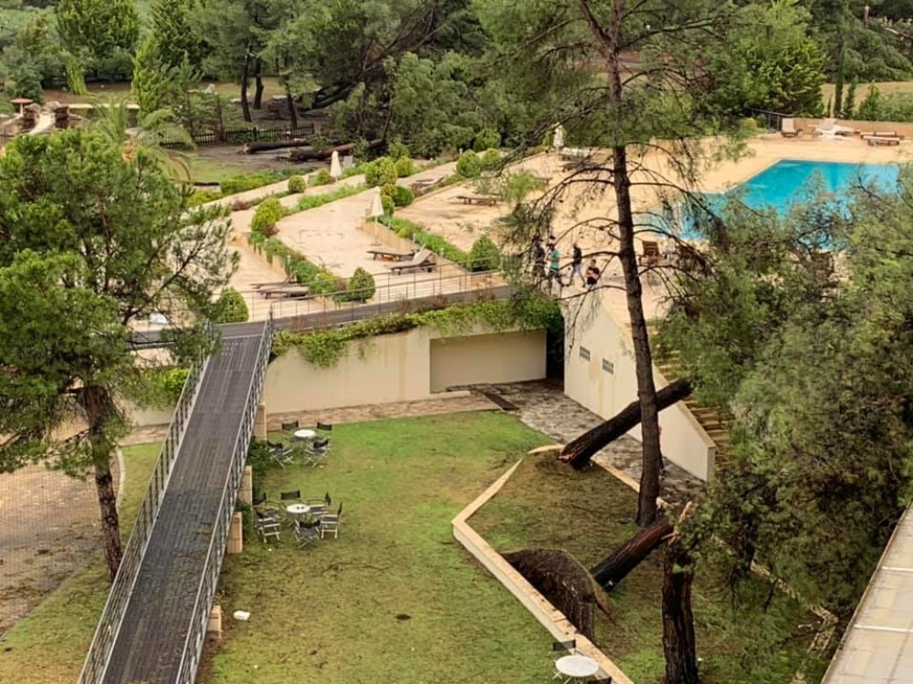 Videla ga na hotelskom bazenu, a minut kasnije ga nije bilo! Tada se odlučila na HEROJSKI POTEZ!