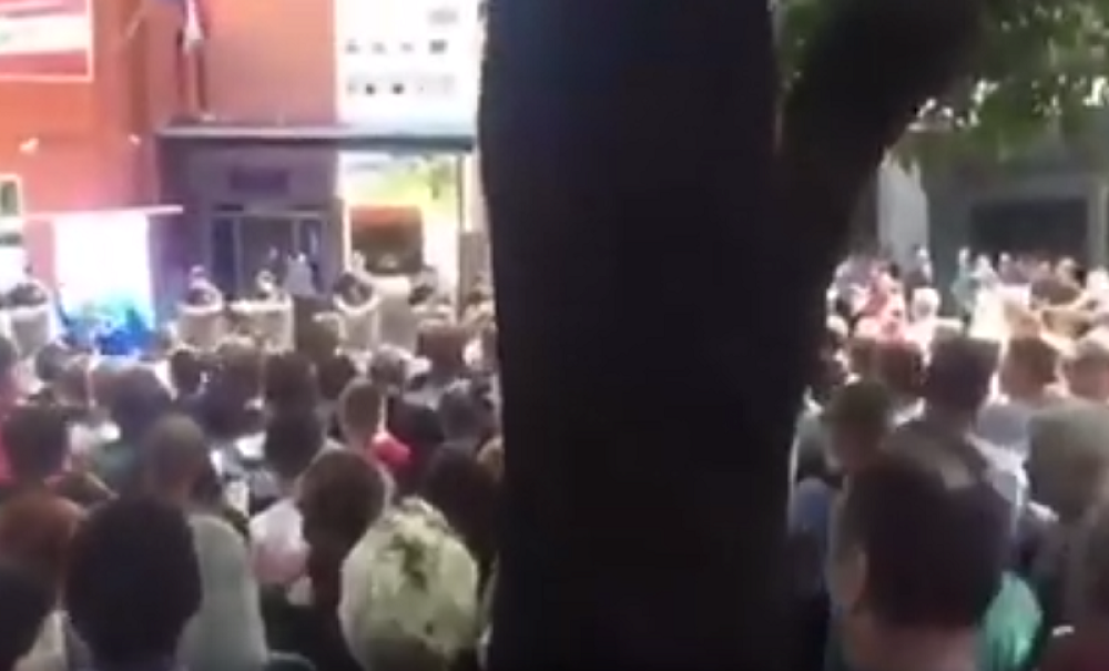 Više od hiljadu Hrvata krenulo žestoko! Letele flaše, kamenice! Ima povređenih! Čule se JEZIVE parole! (VIDEO)