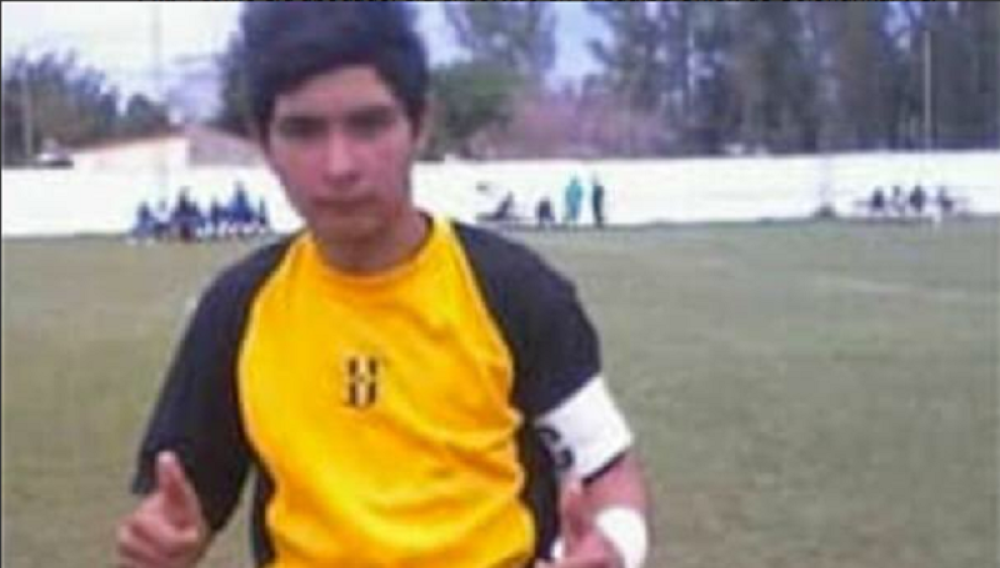 Odbranio penal pa umro na terenu proslavljajući pobedu! (FOTO)