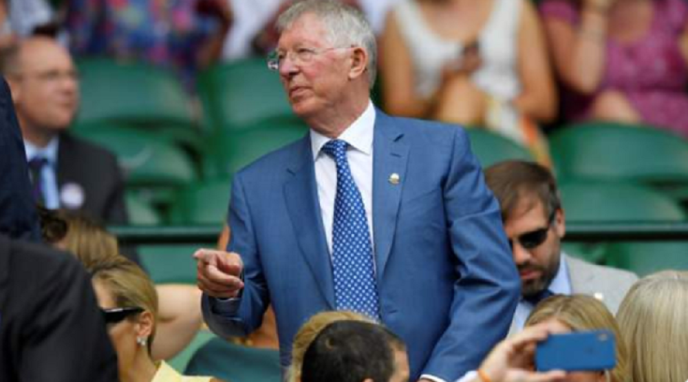 Ser Aleks Ferguson u društvu prave lepotice bodri Đokovića sa tribina! (FOTO)