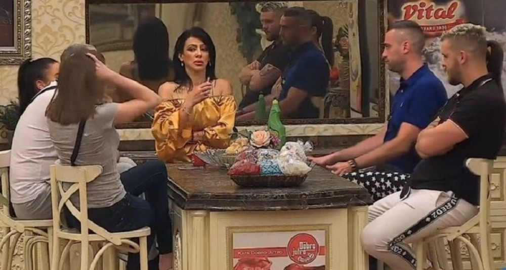 Ovakvo PONIŽENJE nije viđeno u Parovima! Cela vila skočila na njega!