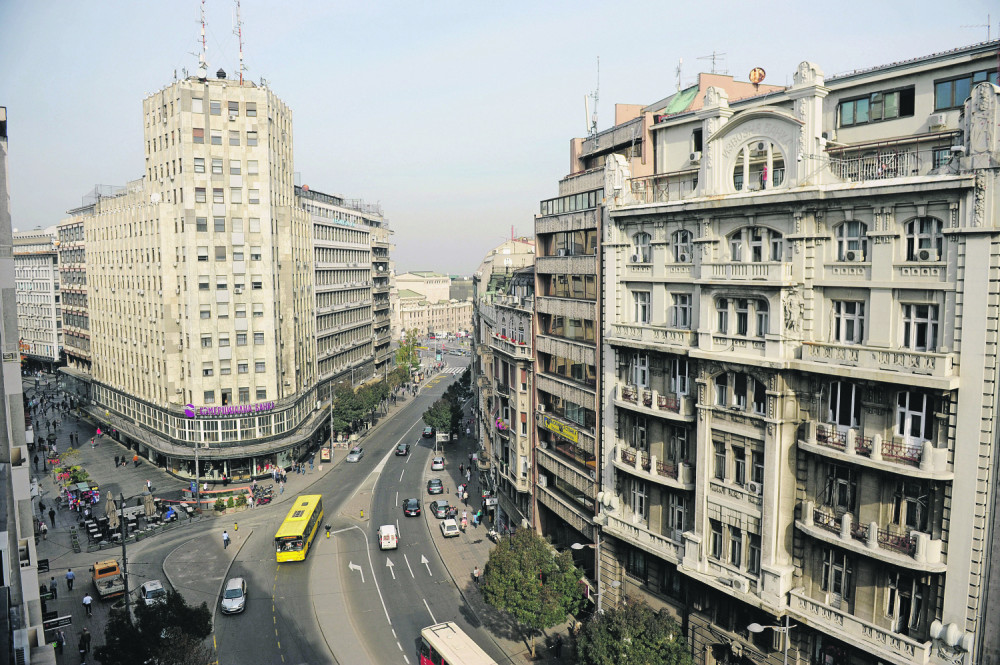 Putnici napustili autobus, policija morala da interveniše!