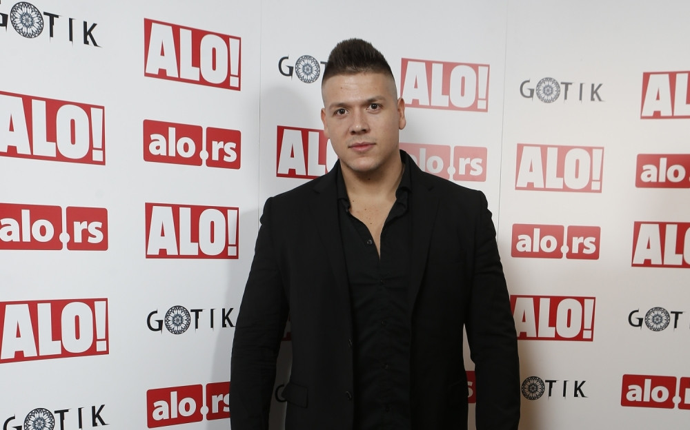 Sloba Radanović objavio šok fotku sa devojkom i to iz KREVETA! (FOTO)