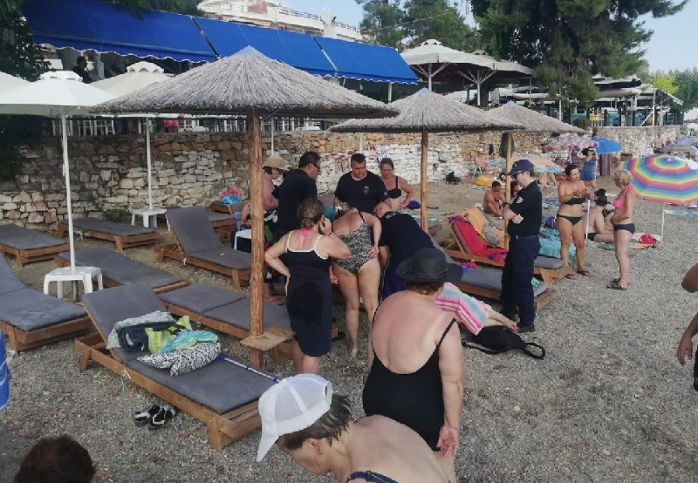 Novi detalji krvave drame u grčkom letovalištu, naleteli na oca, pa usledila svađa, a onda je izvadio PIŠTOLJ!