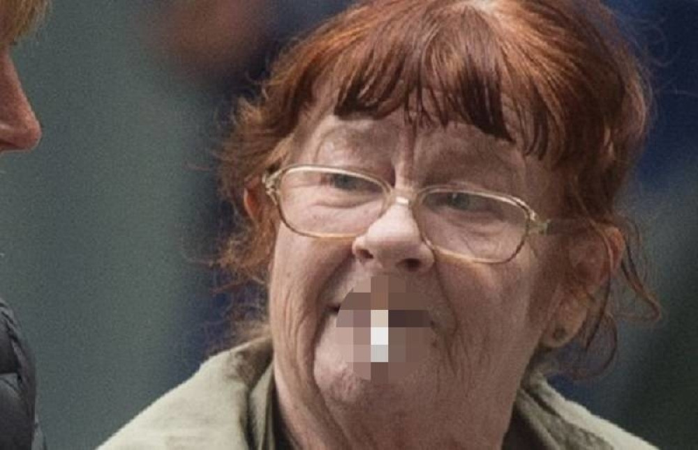 Krenula rukom ka njegovim preponama dok joj je merio pritisak. Kristina (68) potom izgovorila reči posle kojih će i unuci da joj se stide (FOTO)