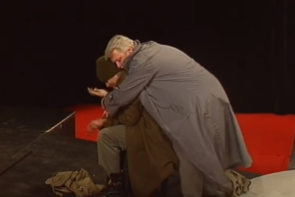 Naša glumica pala sa scene, Hitna pomoć odmah došla po nju!