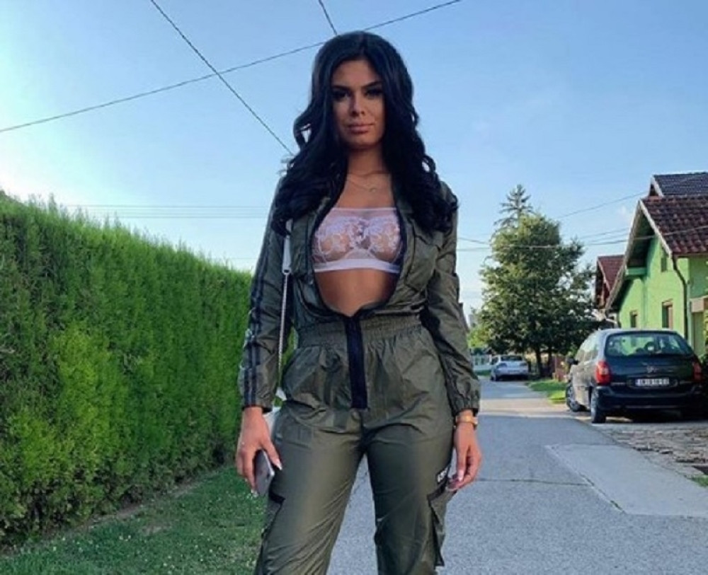 Mina Vrbaški uhvaćena sa misterioznim muškarcem u PERVERZNOJ POZI! (FOTO)