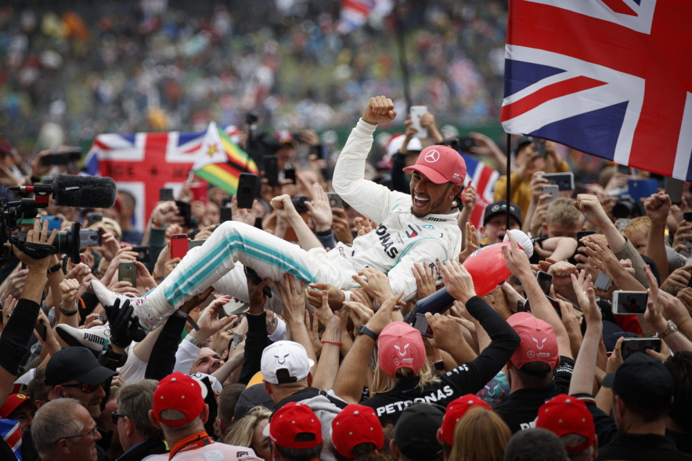 Svetski šampion prelazi u redove Ferarija! (FOTO)