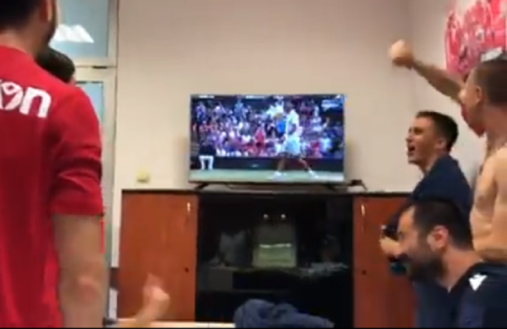 Zvezdini fudbaleri ovako su proslavili Novakovu titulu (VIDEO)