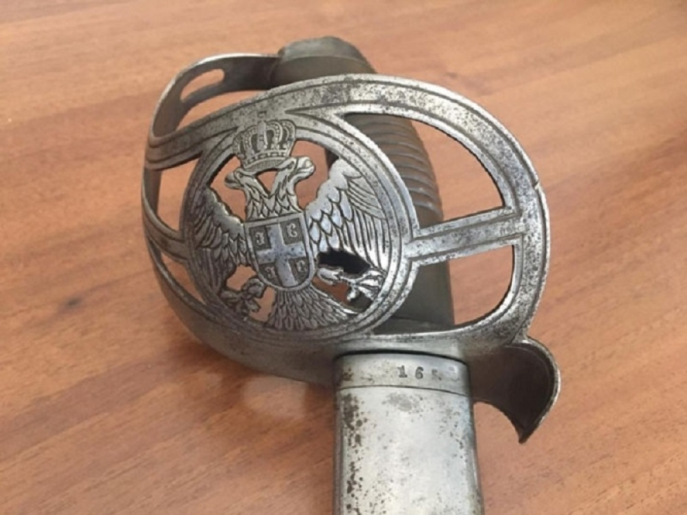 Ovo je SPECIJALAN POKLON koji će Vučić uručiti Makronu! (FOTO)