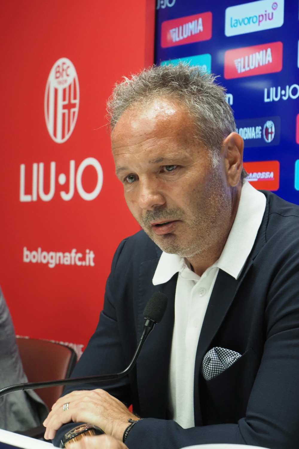 Bolonjini navijači opet poslali poruku podrške srpskom treneru (FOTO)