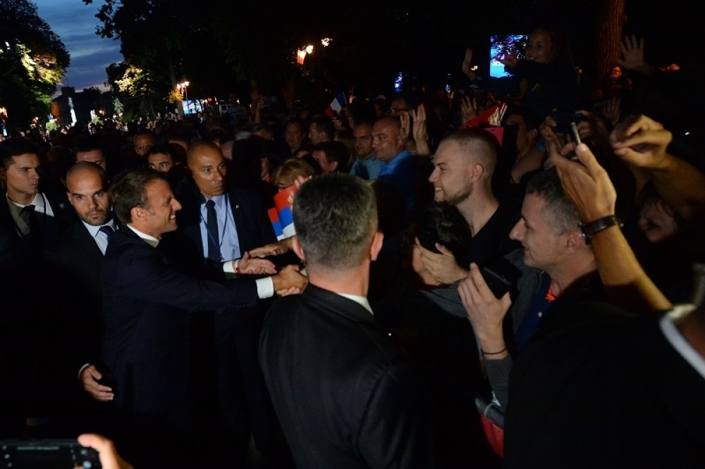 "Razgovarali su duže od planiranog"! Opšta euforija ne samo u Srbiji, već i na Balkanu! Evo kako su ispratili susret Makrona i Vučića