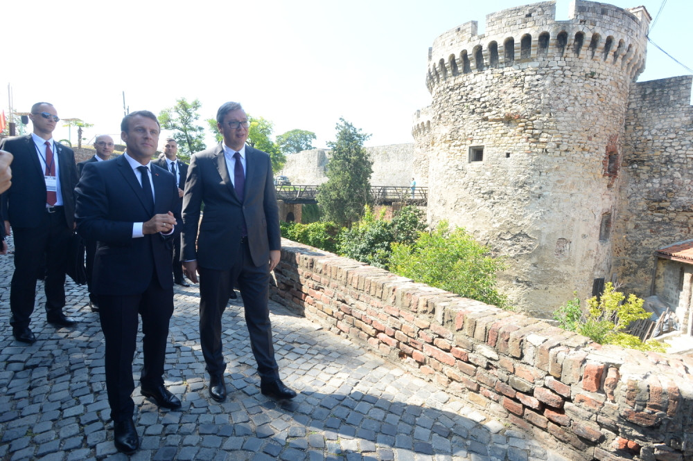 Vučić se čuo sa Makronom, glavna tema - dijalog Beograda i Prištine!