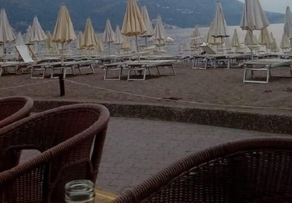 Trojicu turista izbacili iz restorana ko kerove i to zbog njihovog IZGLEDA!