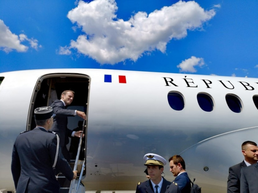 Vučić ga ispratio do vrata, a onda ga predsednik Francuske zaustavio i uradio nešto NEZABELEŽENO! (FOTO)