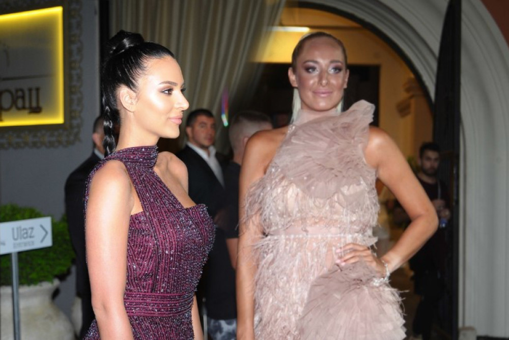 Isplivao snimak SVAĐE Anastasije Ražnatović i Đoganijeve! 2 godine je živela kod Cece, roditelji je povremeno obilazili, a onda je usledio SUKOB!