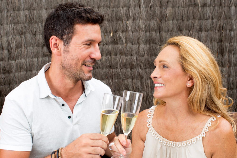 Horoskopski znakovi devojaka koje obožavaju mlađe muškarce!