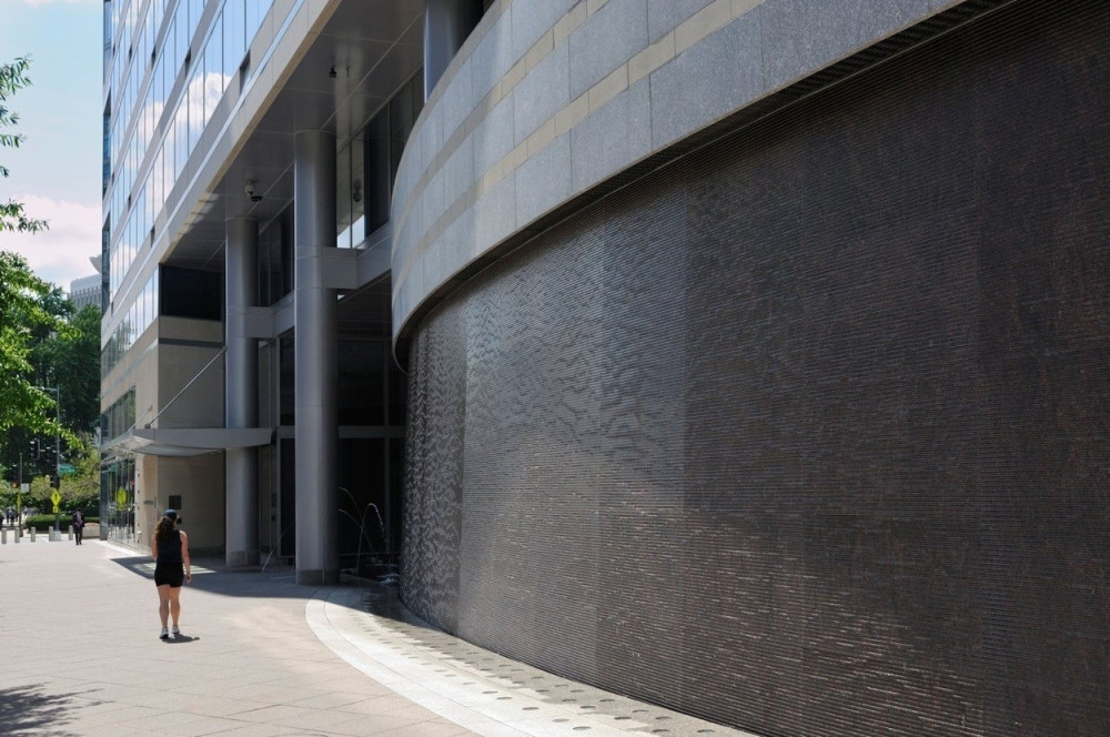 Pala ostavka na direktorsku funkciju MMF!