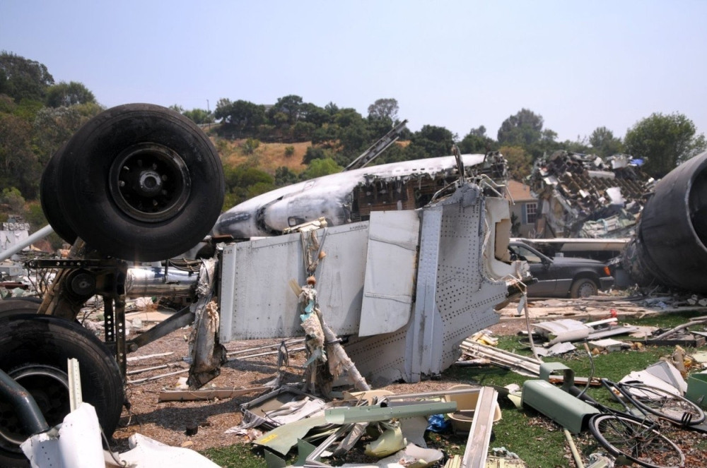 Najmanje troje poginulih! Za ostalima se traga