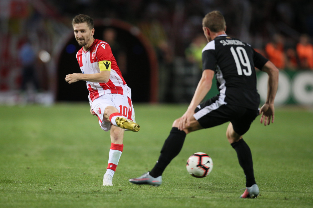 Pola sata sa igračem manje, nedosuđeni penali, ali navijači bili sjajni, fudbaleri IZNELI MEČ! Zbogom, Suduva (VIDEO)