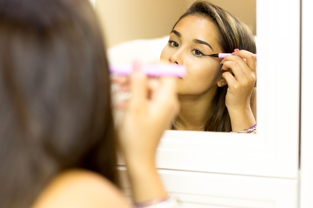 Nikad lakše, za samo 5 sekundi stavite ajlajner poput profesionalca!