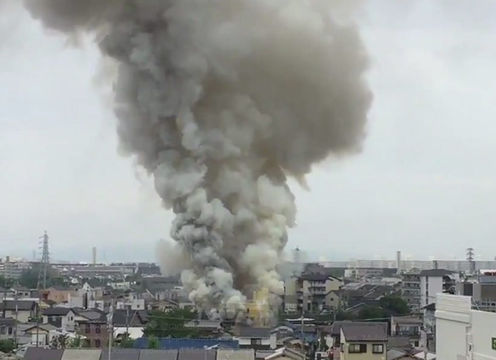 Namerno podmetnut požar u studiju, najmanje 12 mrtvih, desetine zarobljene u UŽARENOJ ZGRADI! (VIDEO)