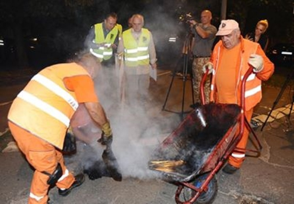 Vesić: Nova metoda za brže saniranje udarnih rupa na ulicama