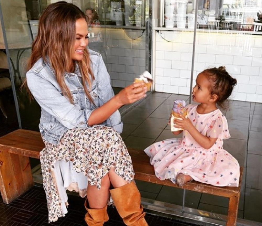 Sve više mama JEDU svoju posteljicu nakon porođaja! Ove poznate dame su uradile to, razlog je BIZARAN!