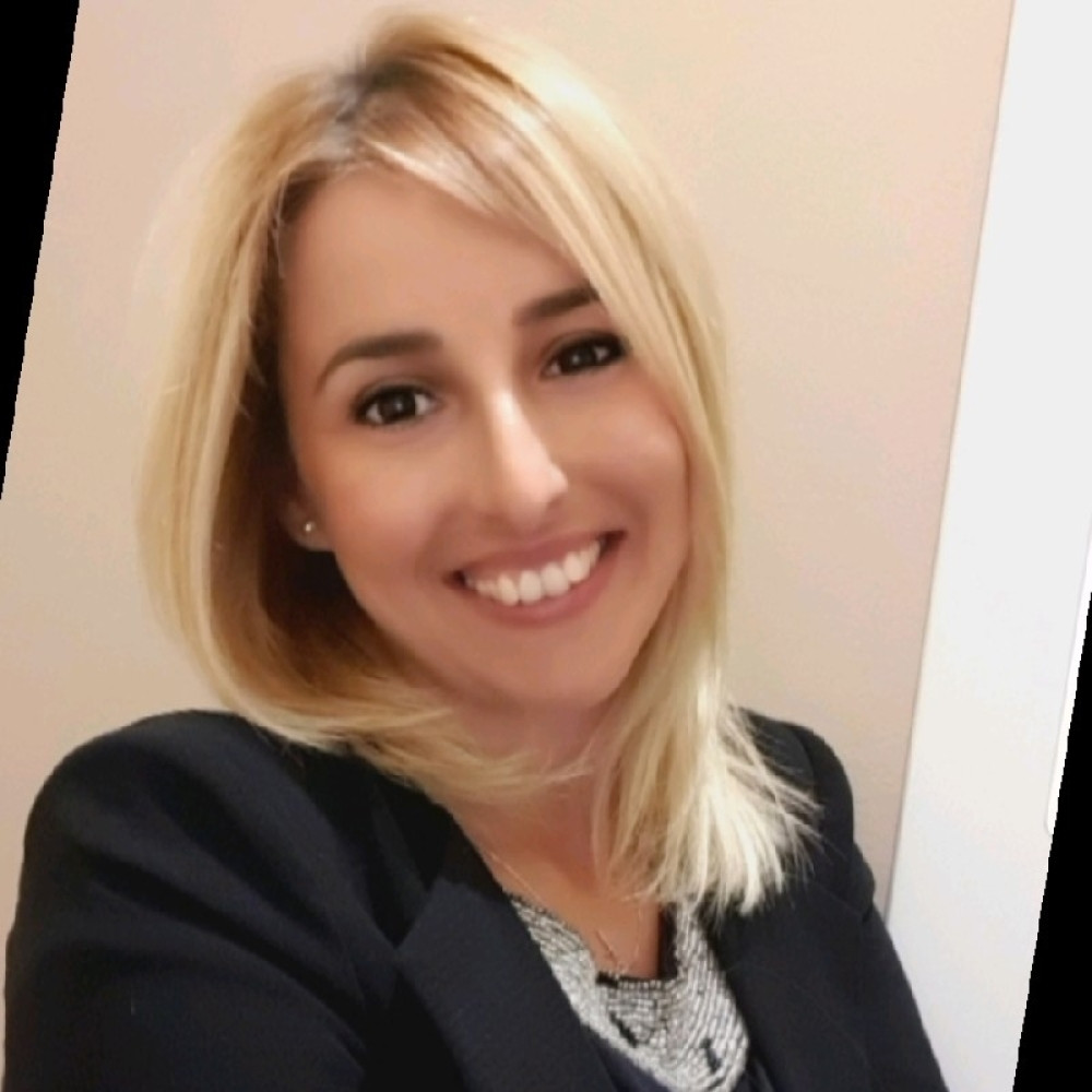 Čekao je na skuteru ispred zgrade, skinuo kacigu pred njom, a ona pucao! Čuo se samo jauk