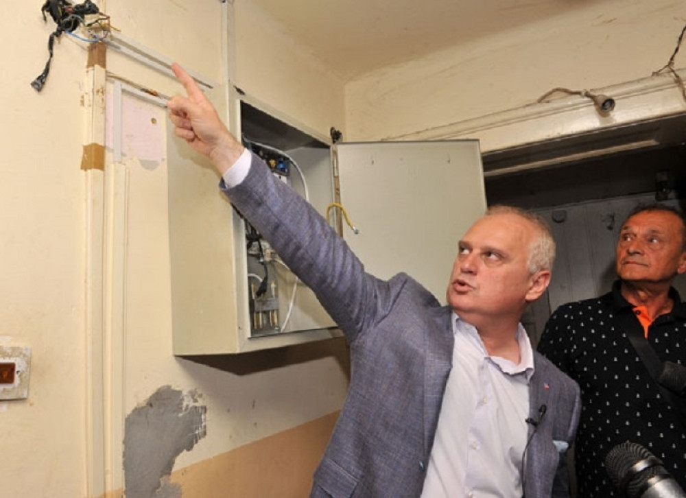 Vesić: SBB deset godina krao struju od stanara u Drinčićevoj