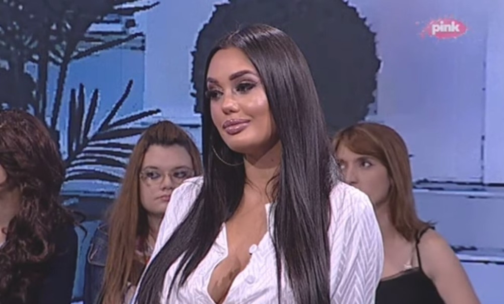 Papuče od 150.000 dinara! Ana Korać ne prestaje da se bahanališe (FOTO)