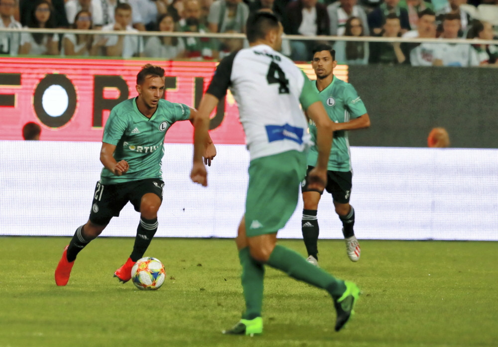 Srbinu novi ugovor, ostaje u klubu do 2022. godine (FOTO)