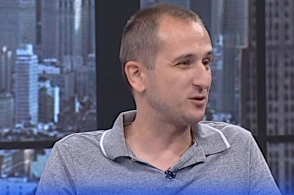 Dvogodišnji sinčić je trčao po sobi, u sledećem trenutku, u stan mu je UPALA POLICIJA i saopštila vesti od kojih smo svi PRETRNULI!