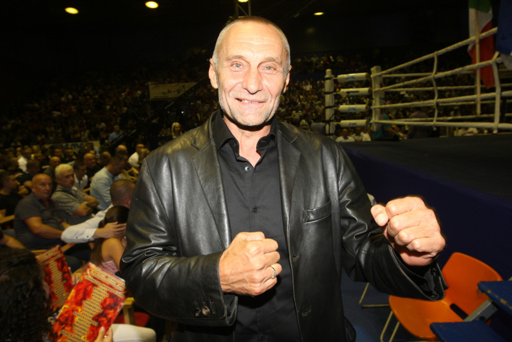 Taj huk podrške se čuo do Bolonje! Siniša je zaplakao kada sam mu pokazao snimak sa "Marakane"! (FOTO + VIDEO)