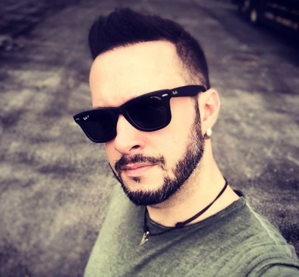 Otvoreno pismo našeg pevača od kog GORI INTERNET: Žestoka pretnja svim dužnicima!