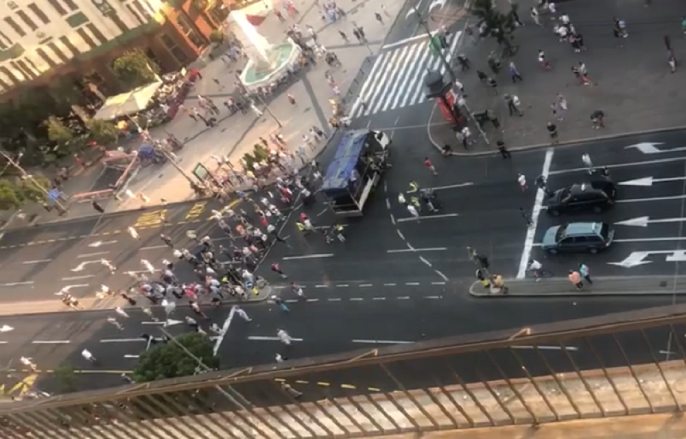 Ogromne gužve u PRVIM REDOVIMA! Đilas, Jeremić i Obradović ponovo okupili MILIONE pristalica u centru grada! (VIDEO)