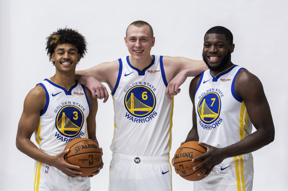 Srpski košarkaš Golden Stejta terao saigrače da probaju burek, ćevape i jogurt! (VIDEO)