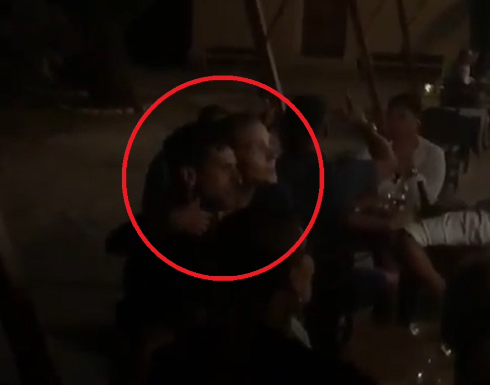 Novak i Jelena uživaju uz muzikante, ovako srećnog Đokovića NIKADA NISTE VIDELI (VIDEO)