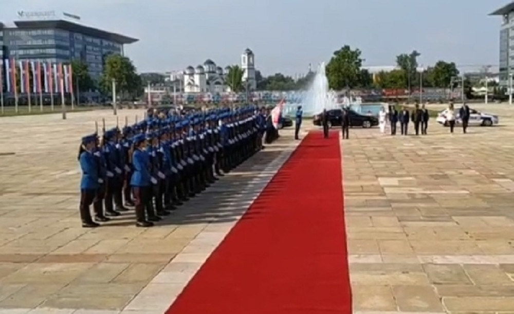 Himna se ori, stigao je Putinov čovek!