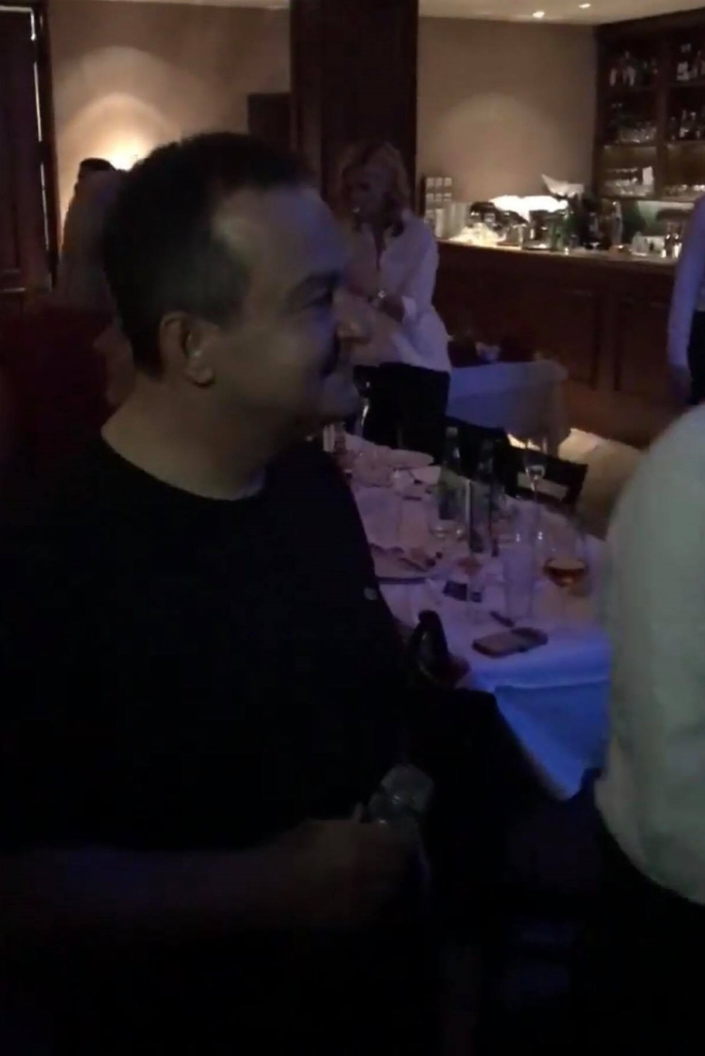 Ivica Dačić u duetu sa Deom Đurđević zapevao pred punim restoranom! (VIDEO)