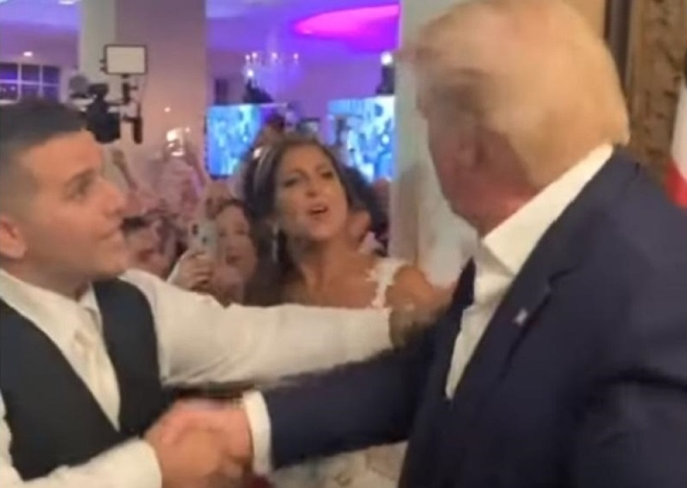 Tramp upao na svadbu kod nepoznatih ljudi, pa naterao goste da urade nešto neobično! Mladenci zanemeli od šoka! (VIDEO)