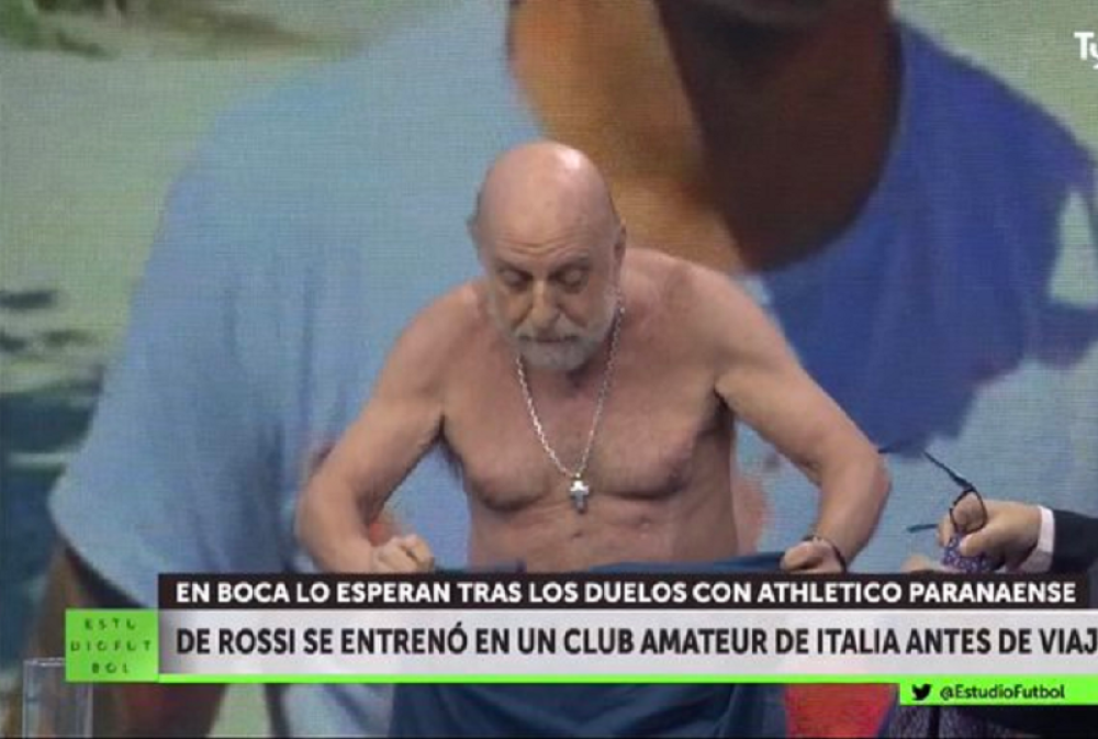 Ima 76 godine i skinuo se u PROGRAMU UŽIVO da bi pokazao da je u boljoj formi od legendarnog DE ROSIJA! (VIDEO)