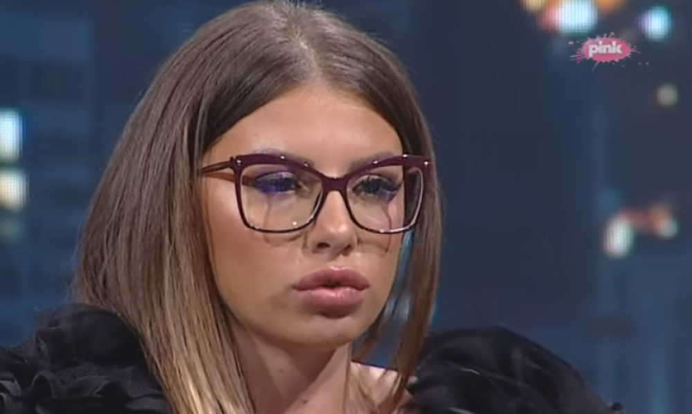 Dragana Mitar PRETUČENA ispred zgrade! Dvojica nasrnula na nju, PESNICAMA je izudarali!