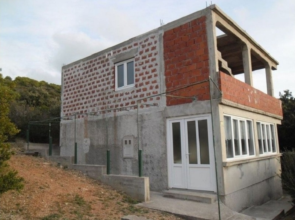 Šok oglas iz regiona: Nemaju nameštaj, nemaju fasadu, al' zato imaju lep pogled? Za ovo traže tolike pare?! (FOTO)