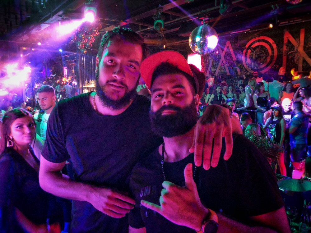 Košarkaši Francuske reprezentacije uživali na Beogradskom splavu "Money"