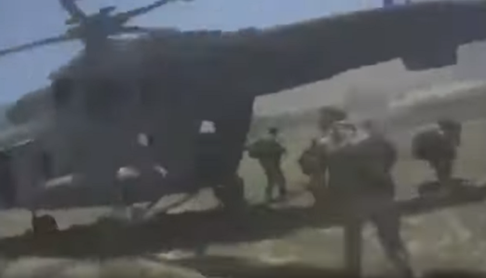 Usred borbe sa teroristima, ruski helikopter sleće i evakuiše američke vojnike u poslednjem trenutku! (VIDEO)