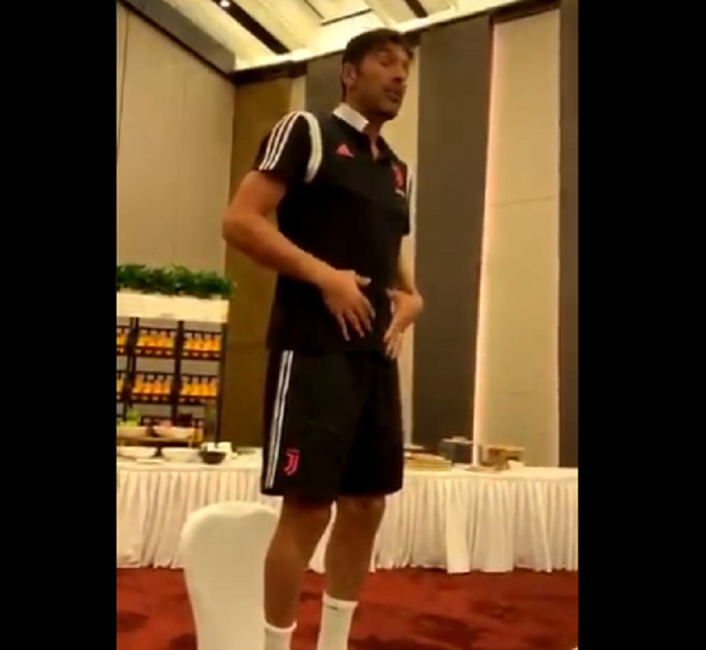 Nema poštede ni za koga, čak ni za legendu kao što je on! (VIDEO)