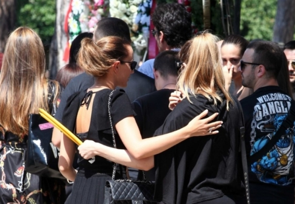 Prija i Rada Manojlović plakale kao kiša za pokojnom Dijanom Milojković! Scena koja cepa srce!